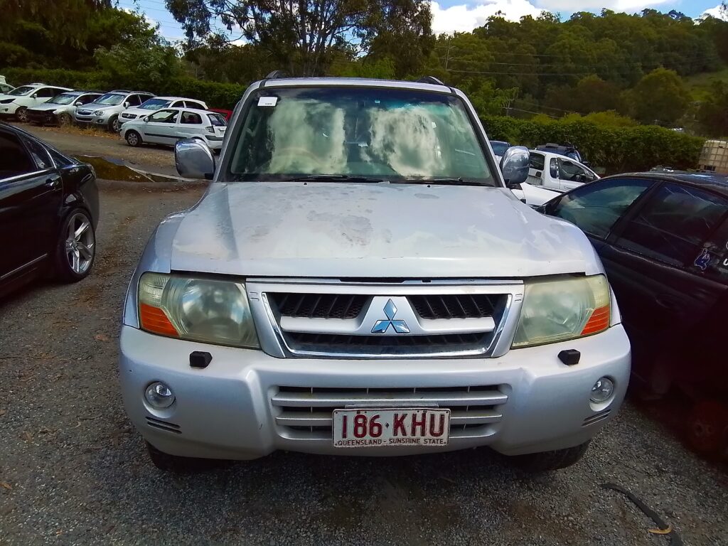 Wrecking 2003 Mitsubishi Pajero