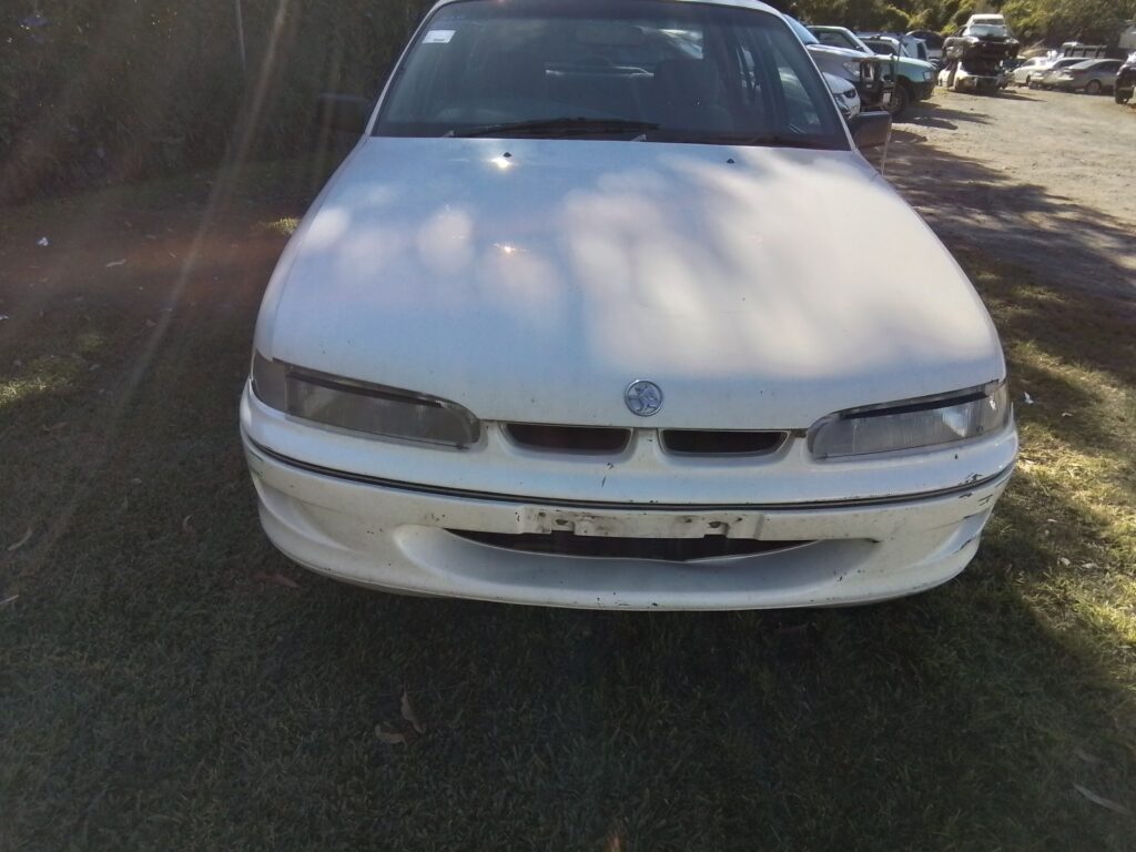 Wrecking 1997 Holden VS sedan Auto series 2